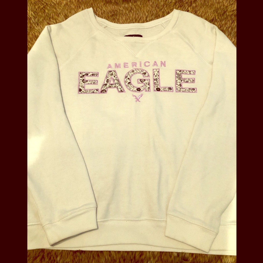 White American Eagle crewneck sweatshirt.